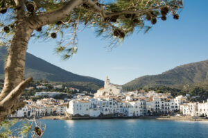 https://www.spain.info/fr/destination/cadaques/